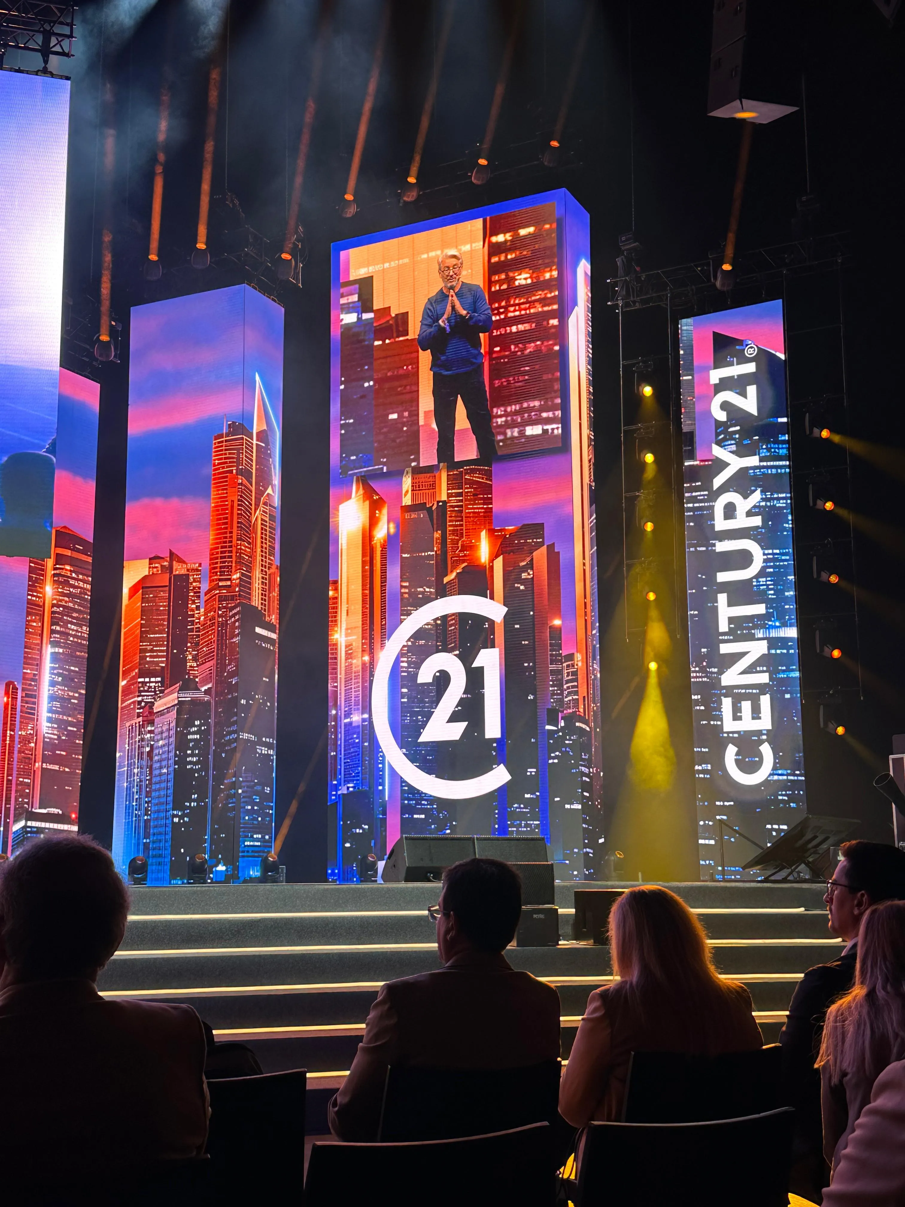 Dan Stewart on the giant screen at the Century 21 event in Lisbon