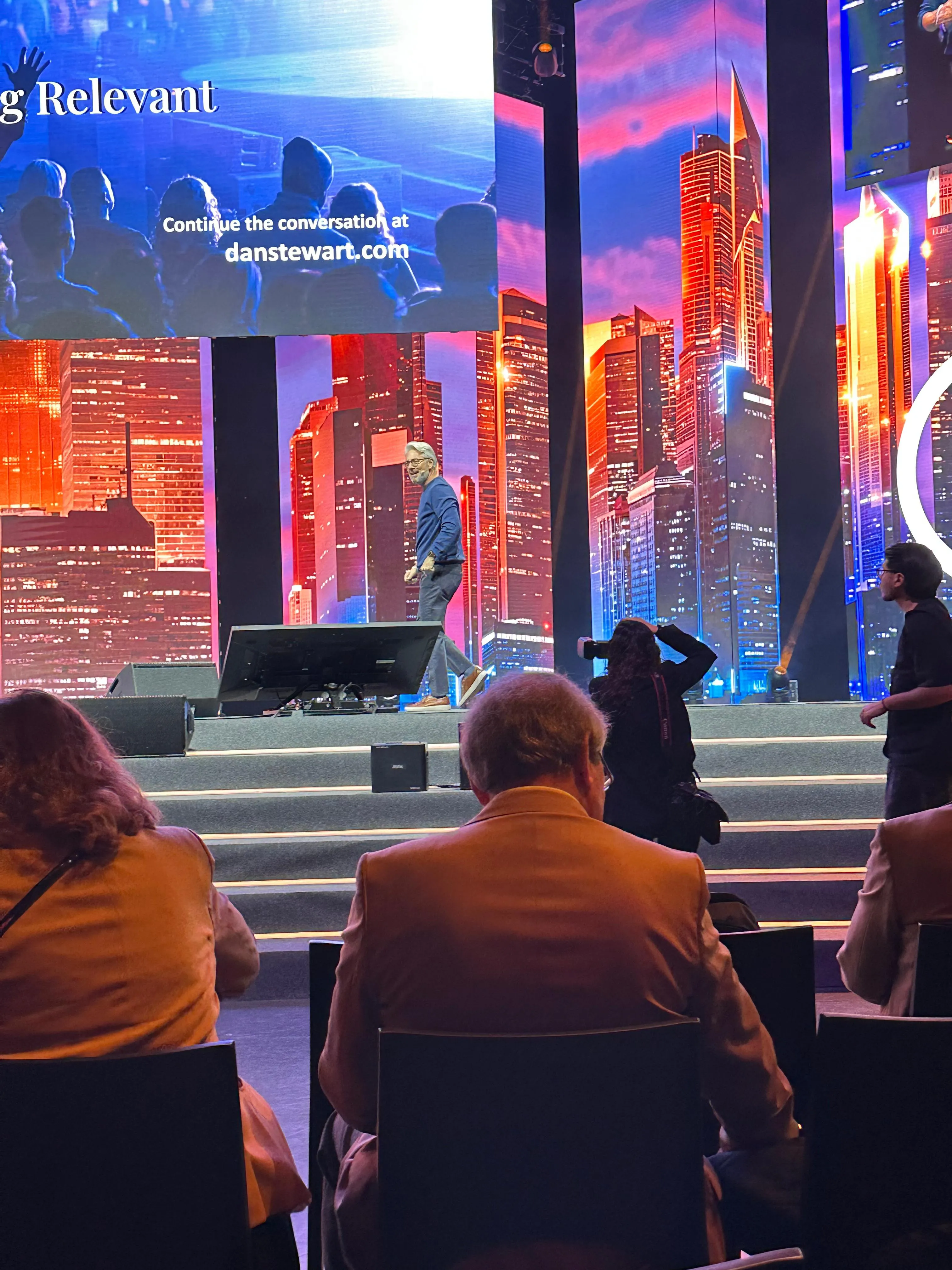 Dan Stewart on stage in Lisbon, seen from the audience